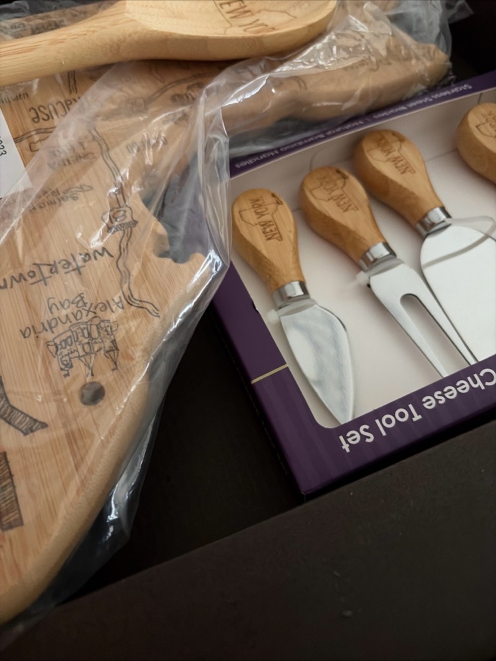 totally bamboo new york cutting board handmade w/accessories new - Picture 8 of 9